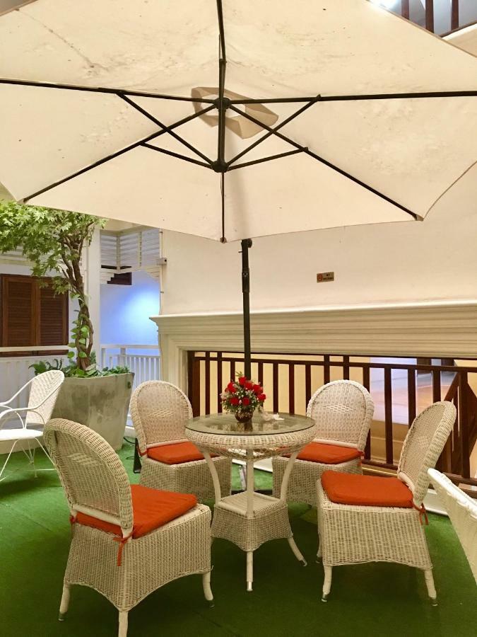 Baan Klang Condo Hotel HHQ Extérieur photo